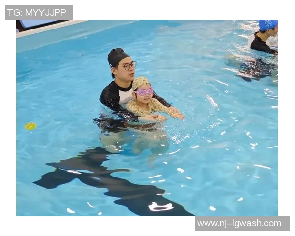 探索游泳技巧与动作要领 打造高效游泳训练方案